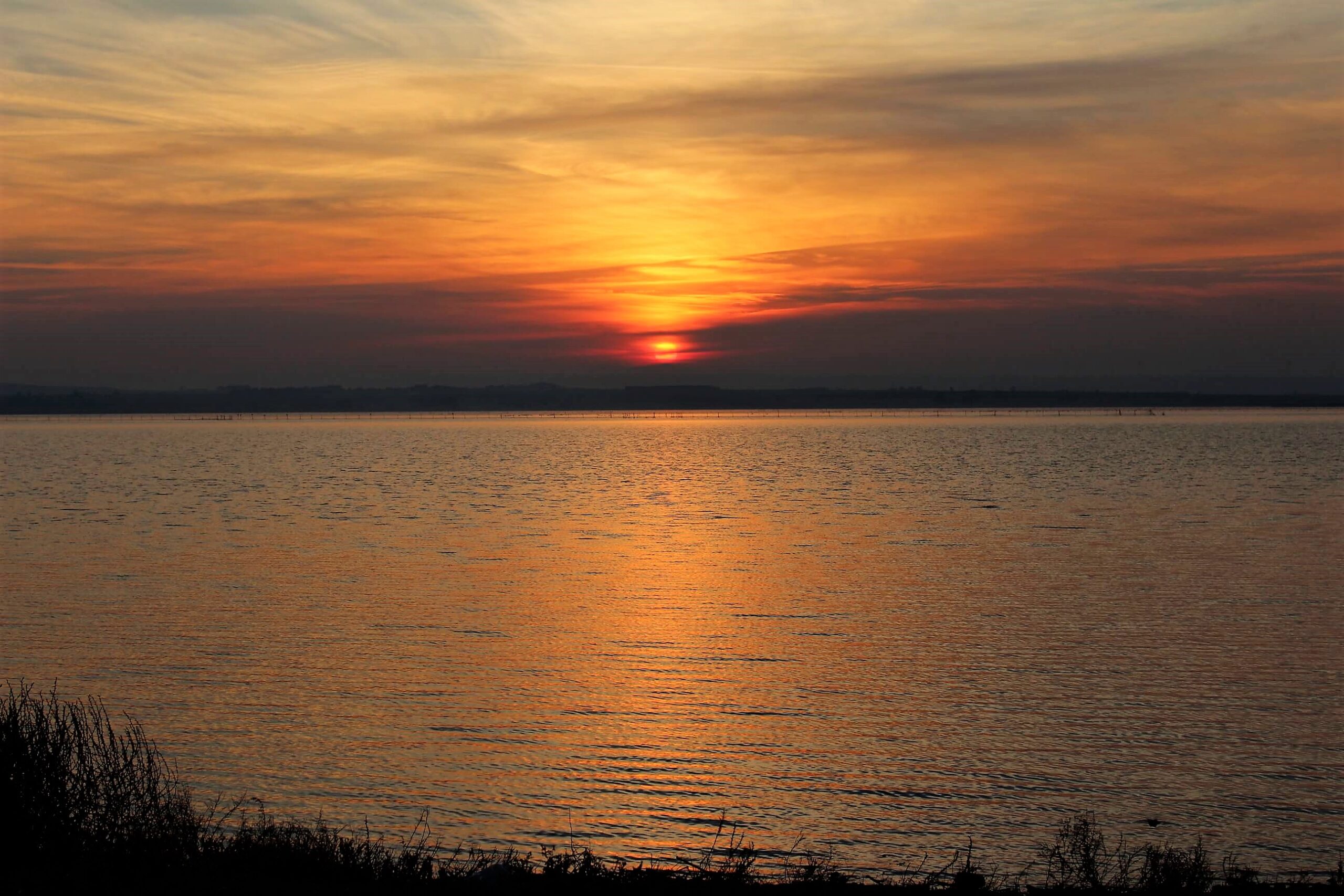Tramonto sul Lago di Lesina vicino ai B&B a Lesina